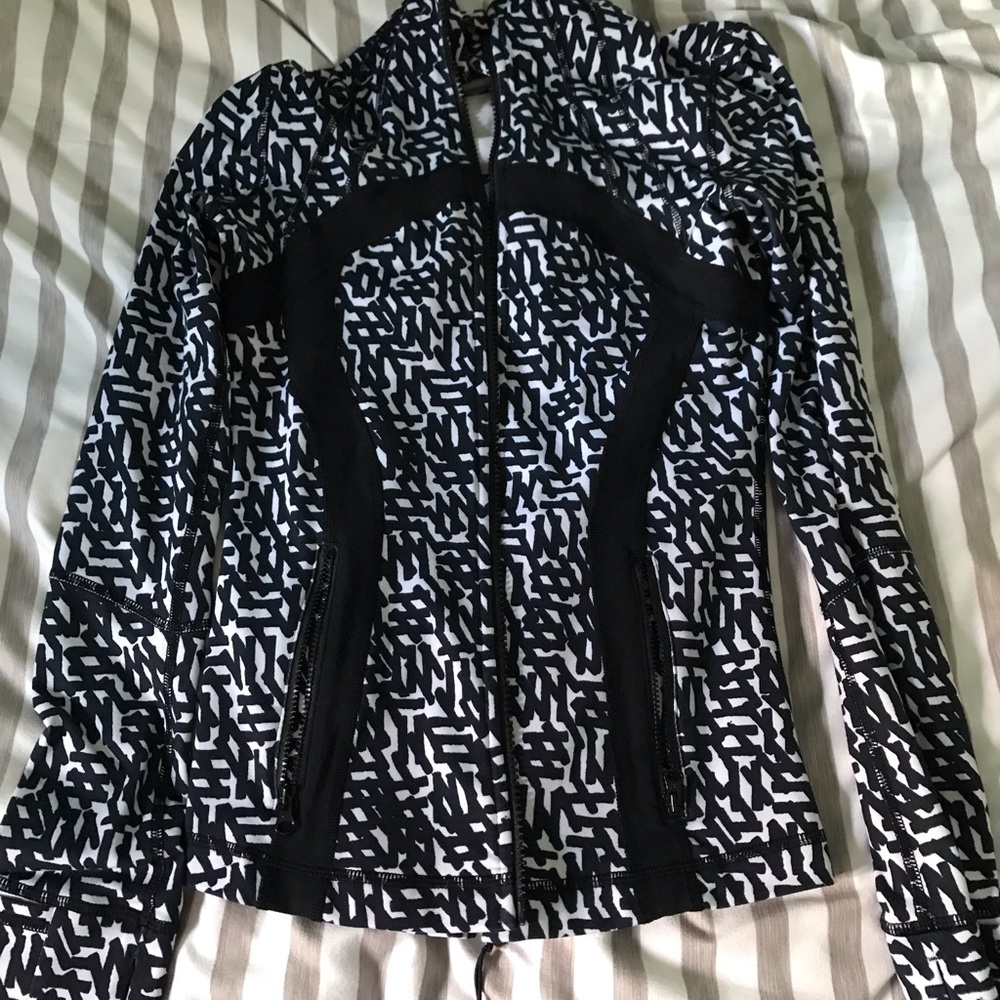 Lululemon define jacket size 4